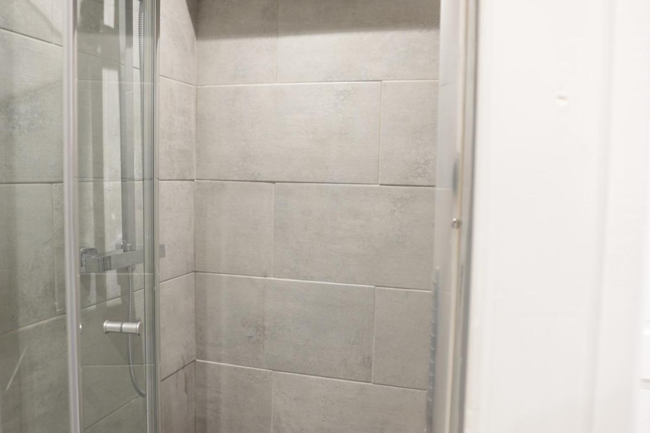 5 Bed Town House Within City Centre And Sleeps Up To 11 With Sky And Netflix Birmingham Esterno foto