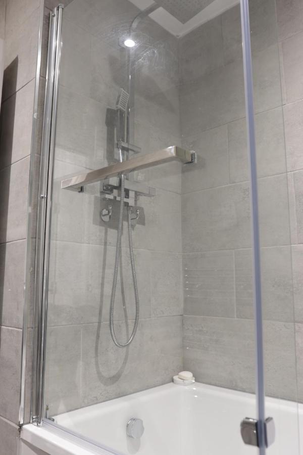 5 Bed Town House Within City Centre And Sleeps Up To 11 With Sky And Netflix Birmingham Esterno foto