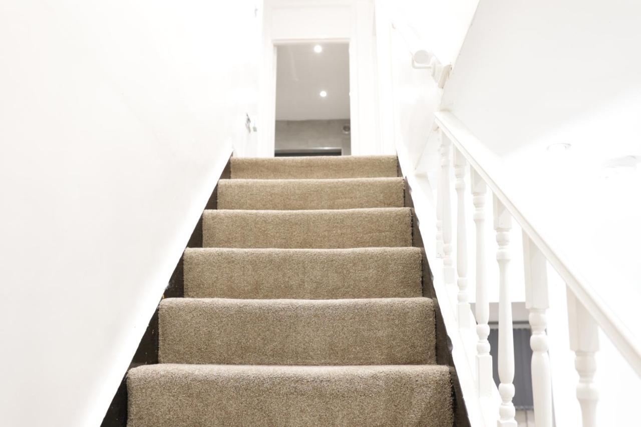5 Bed Town House Within City Centre And Sleeps Up To 11 With Sky And Netflix Birmingham Esterno foto