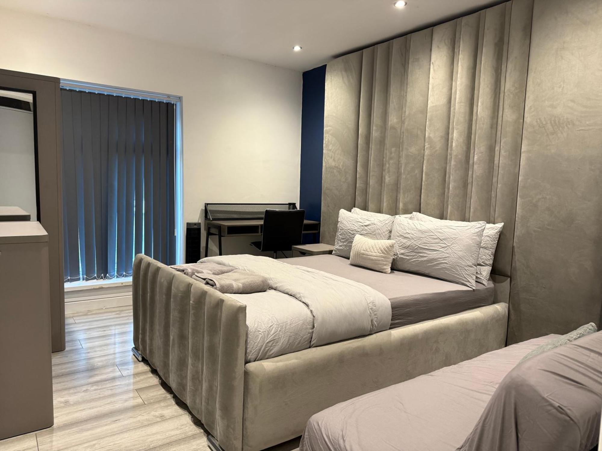 5 Bed Town House Within City Centre And Sleeps Up To 11 With Sky And Netflix Birmingham Esterno foto