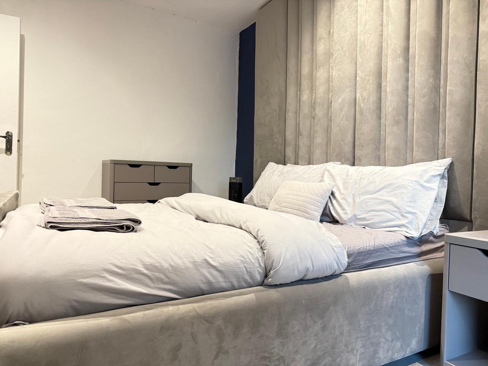 5 Bed Town House Within City Centre And Sleeps Up To 11 With Sky And Netflix Birmingham Esterno foto