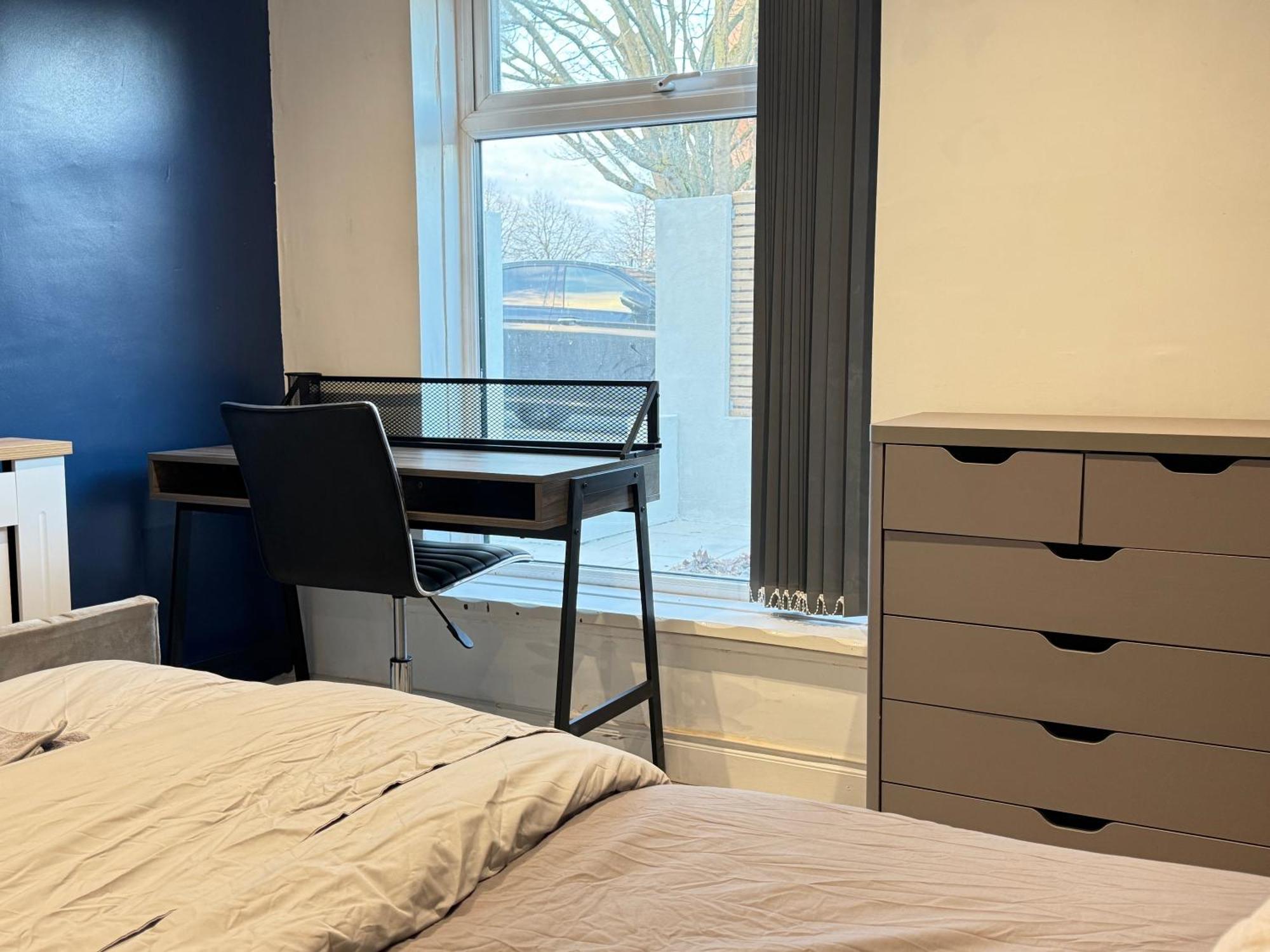 5 Bed Town House Within City Centre And Sleeps Up To 11 With Sky And Netflix Birmingham Esterno foto