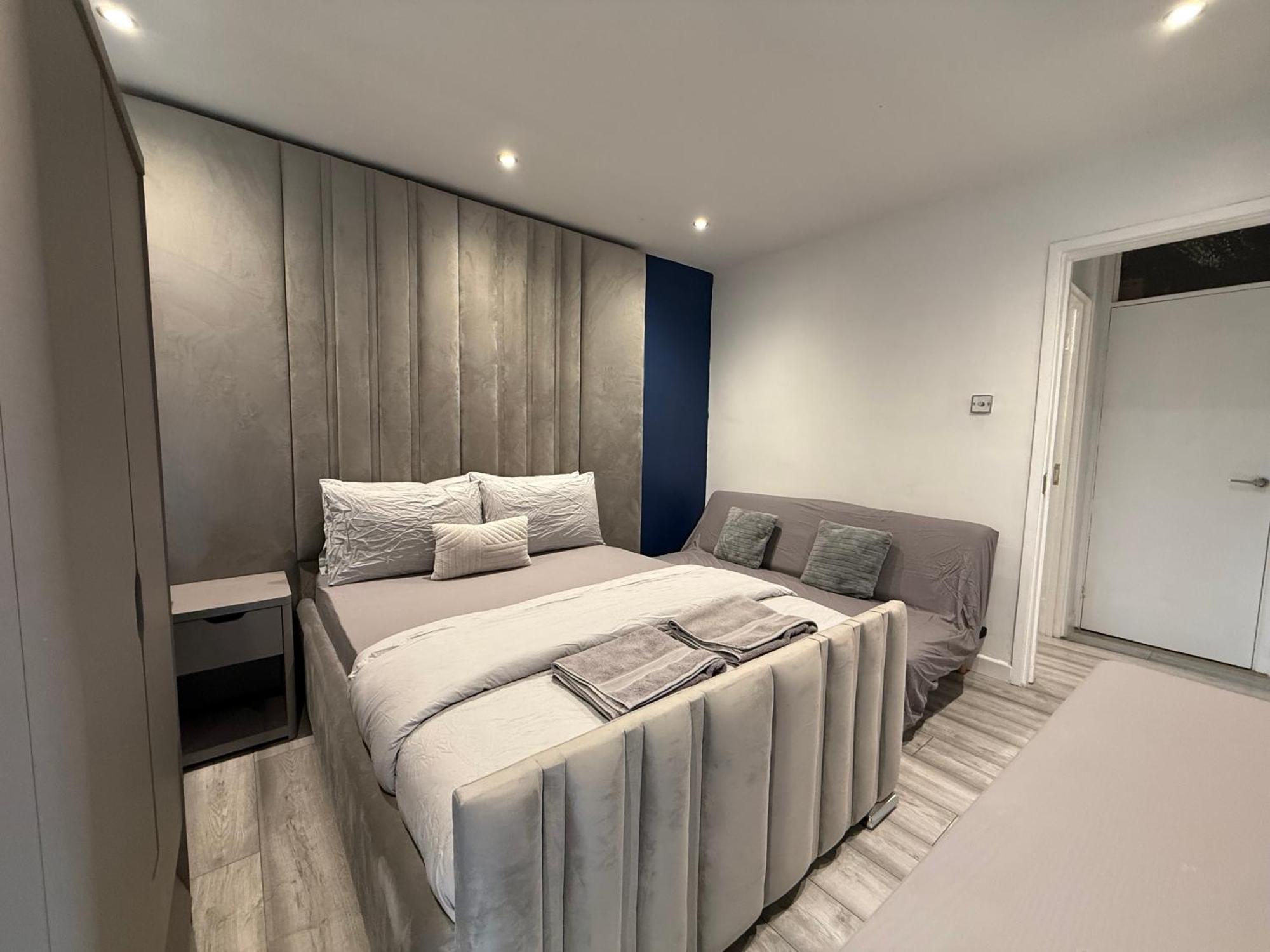 5 Bed Town House Within City Centre And Sleeps Up To 11 With Sky And Netflix Birmingham Esterno foto