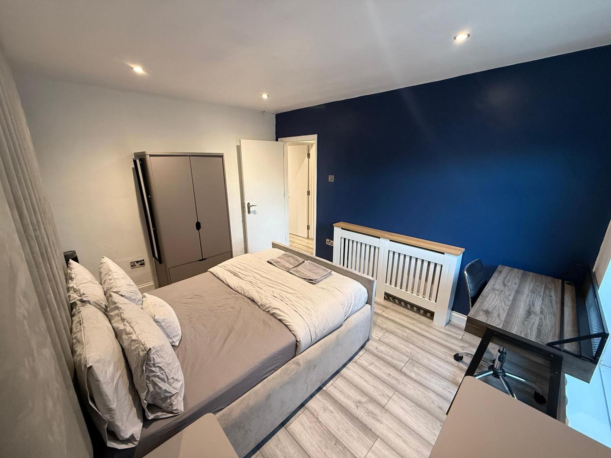 5 Bed Town House Within City Centre And Sleeps Up To 11 With Sky And Netflix Birmingham Esterno foto
